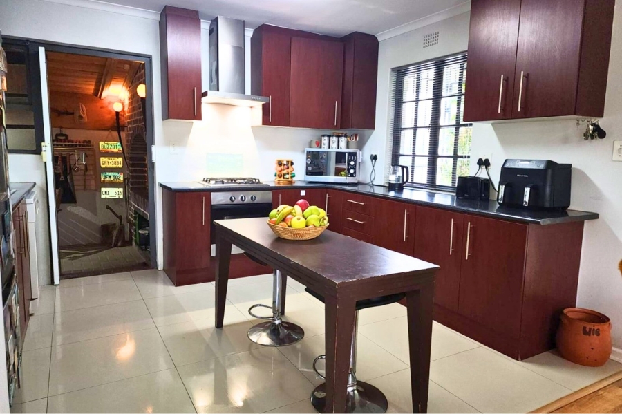 5 Bedroom Property for Sale in Loucharmante Western Cape